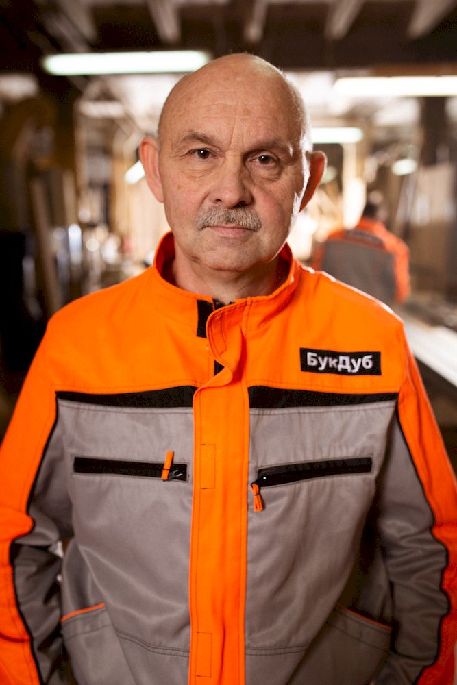 Олег, начальник транспортного отдела, общий стаж 30 лет